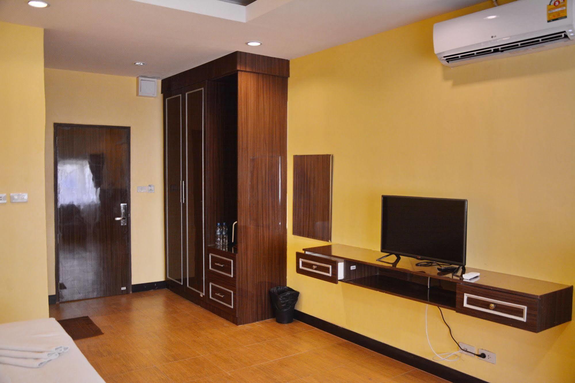 Taj Place Residency 2*