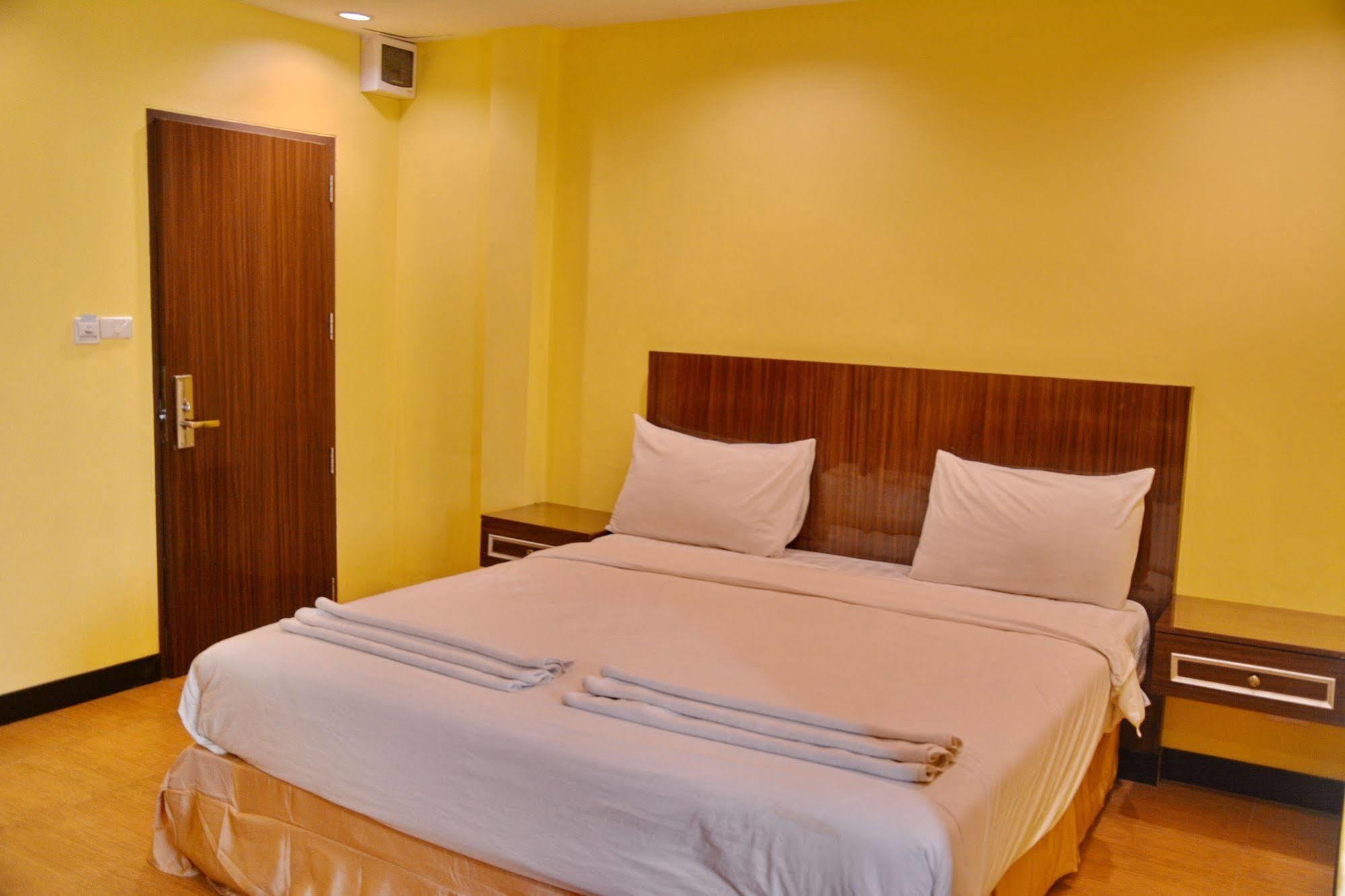 Taj Place Residency Hotel 2*